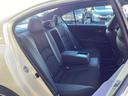 リアシートの足元広々!ゆったり空間で楽チンです。 ロングドライブも快適です。