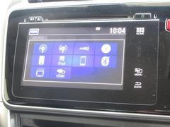 ナビゲーションはホンダ純正メモリーナビを装着しております。ＡＭ、ＦＭ、ＣＤ、ＤＶＤ再生、Ｂｌｕｅｔｏｏｔｈ、フルセグＴＶがご使用いただけます。初めて訪れた場所でも安心ですね！ 2