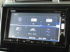ナビはギャザズメモリーナビ（ＶＸＭ−１８５ＶＦｉ）が装着されております。ＡｐｐｌｅＣａｒＰｌａｙ、ＡＭ、ＦＭ、ＣＤ、ＤＶＤ再生、音楽録音再生、フルセグＴＶ、Ｂｌｕｅｔｏｏｔｈがご使用いただけます。 3