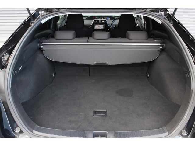 プリウス Ｓ　Ｆ／Ｓ／Ｒエアロ　純正ナビ　バックカメラ　Ｂｌｕｅｔｏｏｔｈ接続　フルセグ　ＬＥＤヘッドライト＆フォグ　ドライブレコーダー　プッシュスタート＆スマートキー　ＥＴＣ　社外１９インチアルミ（9枚目）