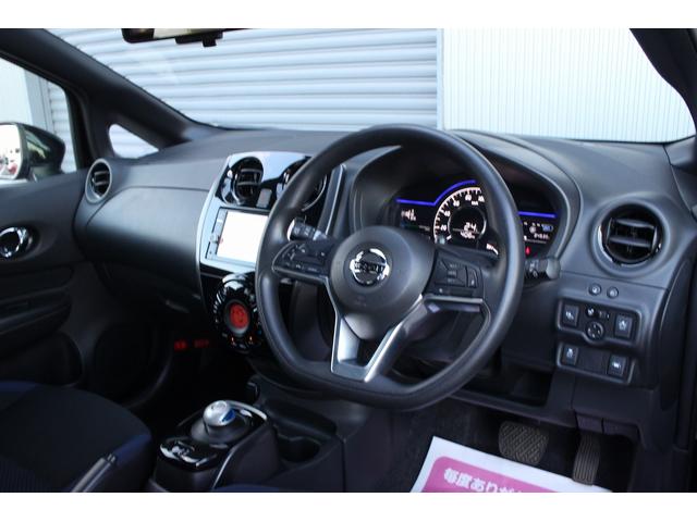 ノート ｅ－パワー　Ｘ　ワンオーナー　純正エアロ　レーダークルーズ　純正ナビ　全周囲カメラ　スマートルームミラー　フルセグＴＶ　Ｂｌｕｅｔｏｏｔｈ接続　ＥＴＣ　ＵＳＢ接続　コーナーセンサー　ＬＥＤヘッドライト　スマートキー（6枚目）