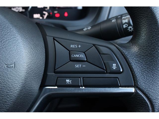 ノート ｅ－パワー　Ｘ　ワンオーナー　純正エアロ　レーダークルーズ　純正ナビ　全周囲カメラ　スマートルームミラー　フルセグＴＶ　Ｂｌｕｅｔｏｏｔｈ接続　ＥＴＣ　ＵＳＢ接続　コーナーセンサー　ＬＥＤヘッドライト　スマートキー（18枚目）