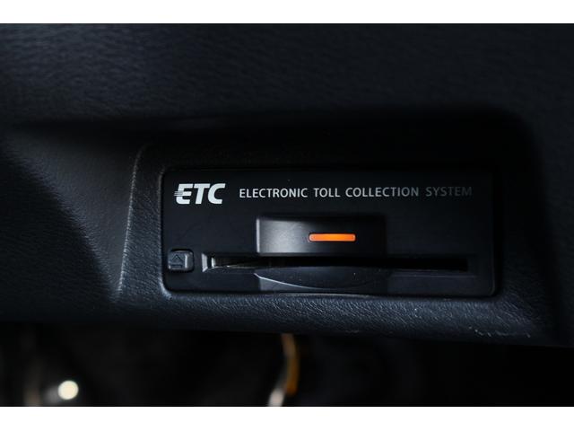 スカイライン 200GT-tタイプP 純正メーカーナビ 全周囲カメラ/フルセグ/Bluetooth 黒本革シート 前席シートヒーター/パワーシート 衝突軽減ブレーキ コーナーセンサー レーダークルーズ オートライト ETC 純正AW(24枚目)