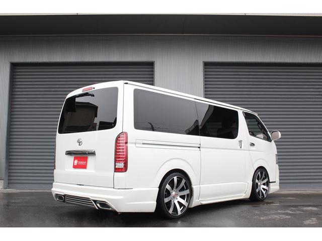ハイエースバン ロングスーパーＧＬ　後期　ＷＡＬＤエアロ　ベットキット　社外２０ＡＷ　パイオニアナビ　ＣＤ／ＤＶＤ／Ｂｌｕｅｔｏｏｔｈ／バックカメラ　ＡＬＰＩＮＥ後席モニター　オートライト　ＬＥＤヘッドライト　黒革調シートカバー（3枚目）