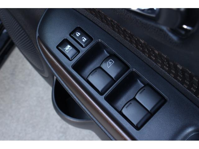 ノート メダリスト　Ｘ　純正ナビ　アラウンドビューモニター　エマージェンシーブレーキ　レーンキープ　障害物センサー　ハーフレザー　ＥＴＣ　Ｂｌｕｅｔｏｏｔｈ接続　プッシュスタート＆スマートキー（24枚目）