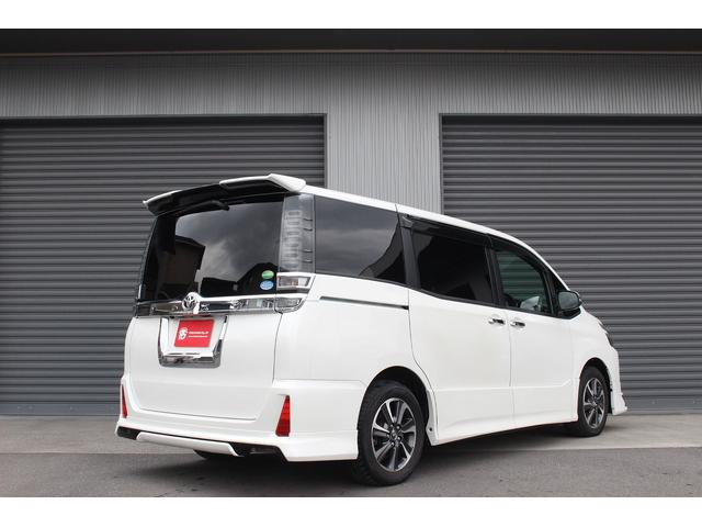 ヴォクシー ＺＳ　煌　純正９型ナビ　１２．１インチ後席モニター　モデリスタエアロ　トヨタセーフティセンス　両側電動スライドドア　Ｂｌｕｅｔｏｏｔｈ　ＬＥＤヘッドライト／フォグ　オートマチックハイビーム　フルセグ（3枚目）