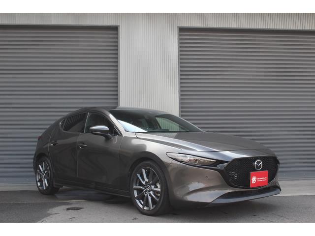 ＭＡＺＤＡ３ファストバック ＸＤバーガンディ　セレクション　赤革シート　シートヒーター　純正ナビ　全周囲カメラ　フルセグＴＶ　Ｂｌｕｅｔｏｏｔｈ接続　ＥＴＣ　ＵＳＢ接続　ＨＤＭＩ接続　ＬＥＤヘッドライト　レーダークルーズコントロール　スマートキー（2枚目）