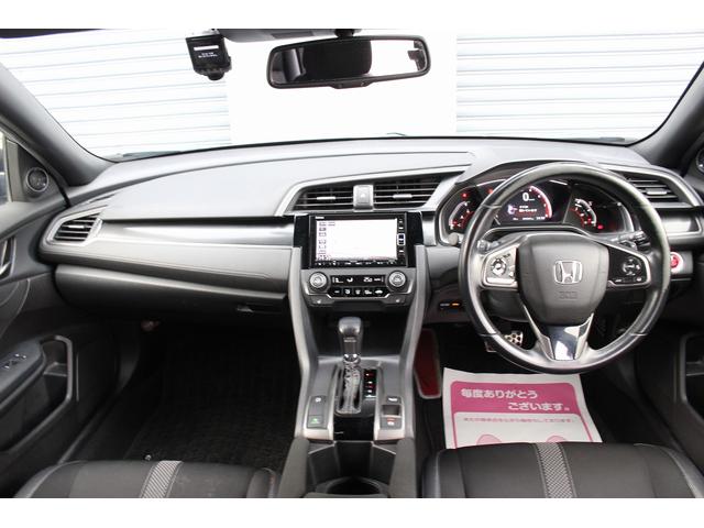 シビック ハッチバック　ホンダセンシング　後期　Ｆ．Ｓ．Ｒエアロキット　ハーフレザー　パワシート　シートヒーター　純正ナビ　バックカメラ　フルセグＴＶ　　ＥＴＣ　ＵＳＢ接続　ドライブレコーダ　レーダークルーズコントロール　レーンキープ（5枚目）