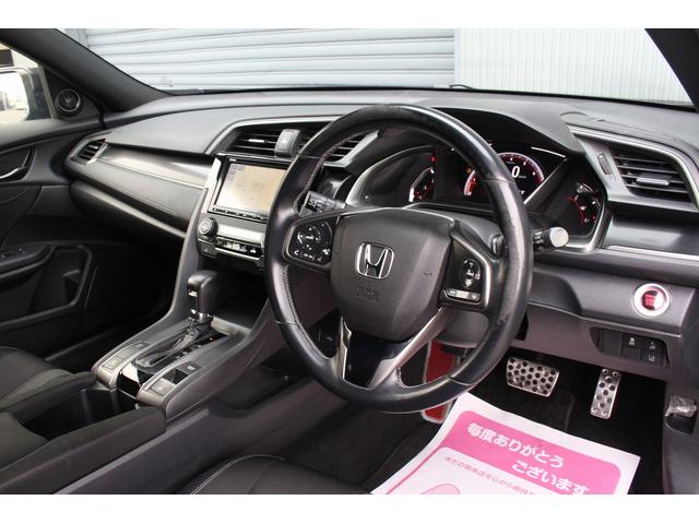 シビック ハッチバック　ホンダセンシング　後期　Ｆ．Ｓ．Ｒエアロキット　ハーフレザー　パワシート　シートヒーター　純正ナビ　バックカメラ　フルセグＴＶ　　ＥＴＣ　ＵＳＢ接続　ドライブレコーダ　レーダークルーズコントロール　レーンキープ（6枚目）