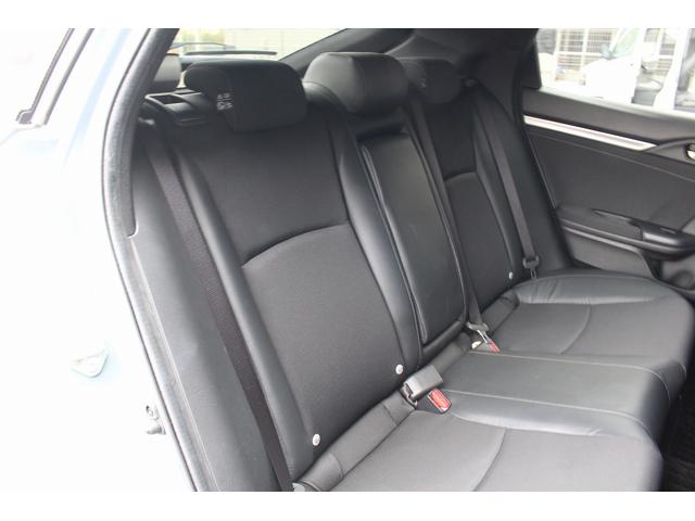 シビック ハッチバック　ホンダセンシング　後期　Ｆ．Ｓ．Ｒエアロキット　ハーフレザー　パワシート　シートヒーター　純正ナビ　バックカメラ　フルセグＴＶ　　ＥＴＣ　ＵＳＢ接続　ドライブレコーダ　レーダークルーズコントロール　レーンキープ（8枚目）