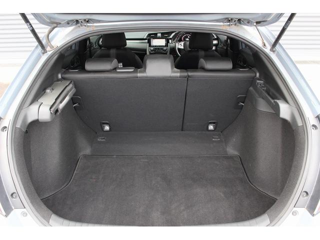 シビック ハッチバック　ホンダセンシング　後期　Ｆ．Ｓ．Ｒエアロキット　ハーフレザー　パワシート　シートヒーター　純正ナビ　バックカメラ　フルセグＴＶ　　ＥＴＣ　ＵＳＢ接続　ドライブレコーダ　レーダークルーズコントロール　レーンキープ（9枚目）