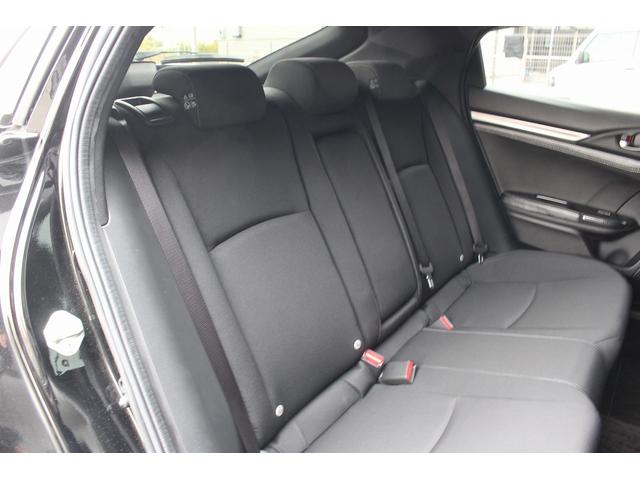 シビック ハッチバック　ホンダセンシング　６ＭＴ　Ｆ．Ｓ．Ｒエアロキット　シートヒーター　純正ナビ　バックカメラ　フルセグＴＶ　デジタルインナーミラー型ドライブレコーダー　レーダークルーズコントロール　レーンキープ　ＥＴＣ（8枚目）