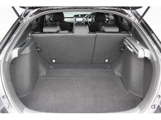 シビック ハッチバック　ホンダセンシング　６ＭＴ　Ｆ．Ｓ．Ｒエアロキット　シートヒーター　純正ナビ　バックカメラ　フルセグＴＶ　デジタルインナーミラー型ドライブレコーダー　レーダークルーズコントロール　レーンキープ　ＥＴＣ（9枚目）