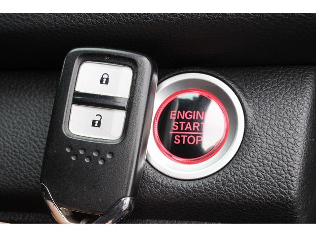 シビック ハッチバック　ホンダセンシング　６ＭＴ　Ｆ．Ｓ．Ｒエアロキット　シートヒーター　純正ナビ　バックカメラ　フルセグＴＶ　デジタルインナーミラー型ドライブレコーダー　レーダークルーズコントロール　レーンキープ　ＥＴＣ（29枚目）
