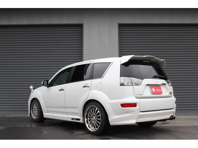 アウトランダー ローデスト２０ＭＳ　純正Ｆ．Ｒエアロ　車高調　マフラーカッター　社外１９インチアルミ　ＨＩＤヘッドライト＆ＬＥＤフォグ　社外ナビ　バックカメラ　フルセグ　Ｂｌｕｅｔｏｏｔｈ　ドライブレコーダー　クルーズコントロール（4枚目）