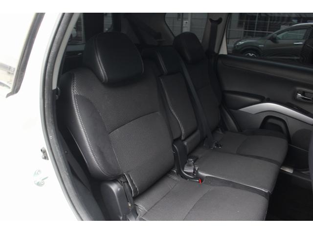 アウトランダー ローデスト２０ＭＳ　純正Ｆ．Ｒエアロ　車高調　マフラーカッター　社外１９インチアルミ　ＨＩＤヘッドライト＆ＬＥＤフォグ　社外ナビ　バックカメラ　フルセグ　Ｂｌｕｅｔｏｏｔｈ　ドライブレコーダー　クルーズコントロール（8枚目）