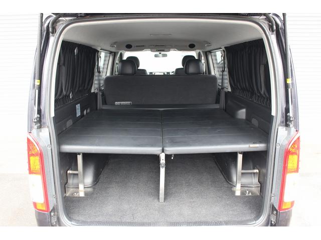 ハイエースバン スーパーＧＬ　ダークプライム　ＴＲＤフロントスポイラー／１５インチＡＷ／マッドガード　ベットキット　両側電動スライドドア　純正ナビ　フルセグ／Ｂカメラ／Ｂｌｕｅｔｏｏｔｈ　Ｆダウンモニター　コーナーセンサー　ＥＴＣ（9枚目）