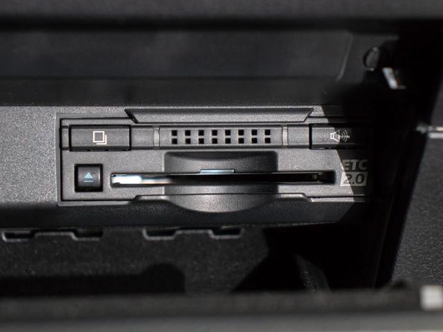 RX200t Fスポーツ 黒本革冷暖房シート/レクサスセーフティーシステム/レーダークルーズ/衝突被害軽減ブレーキ/操舵支援機能/ATハイビーム/全方位上空カメラ/Bluetooth音楽/Blu-ray再生(17枚目)