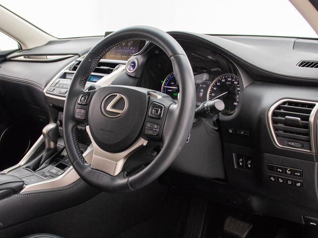 ＮＸ ＮＸ３００ｈ　バージョンＬ　禁煙車／整備記録簿１３枚／新品２０インチアルミ／パノラミックビューモニター／レクサスセーフティセンス／黒本革シート／パワーバックドア／ヒート＆エアシート／ステアリングヒーター／Ｆスポーツグリル（49枚目）