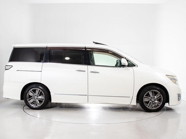 エルグランド ライダー　黒クロスシート　マニュアルシート　（禁煙車）（８人乗りフルフラットシート）（サンルーフ）（後席モニター）黒ハーフレザー／両側自動ドア／純正ＨＤＤナビ／バックカメラ／ビルトインＥＴＣ／Ｂｌｕｅｔｏｏｔｈ接続／フルセグＴＶ／（14枚目）