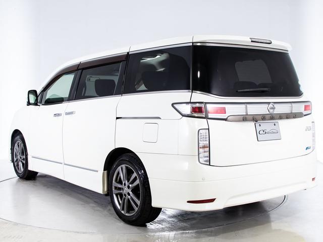 エルグランド ２５０ハイウェイスターアーバンクロム　（禁煙車）（全周囲カメラ）両側電動スライドドア／後席モニター／パワーバックドア／日産純正ＨＤＤナビ／クリアランスソナー／ハーフレザーシート／ＡＣ１００Ｖ電源／後席オットマン／Ｂｌｕｅｔｏｏｔｈ接続（19枚目）