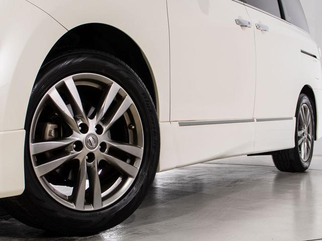 エルグランド ２５０ハイウェイスターアーバンクロム　（禁煙車）（点検記録簿８枚）（保冷温庫マルチファンクションコンソール）（アルパインＢＩＧ－Ｘナビ）後席モニター／フロントリップ／両側自動ドア／黒ハーフレザーシート／バックカメラ／コンビハンドル／（15枚目）
