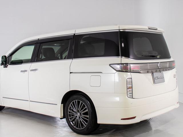 エルグランド ３５０ハイウェイスターホワイトレザーアーバンクロム　（禁煙車）（白本革シート）インテリジェントクルーズコントロール／後席モニター／全周囲カメラ／記録簿１６枚／両側電動スライドドア／パワーバックドア／シートメモリー／クリアランスソナー／ＡＣ１００Ｖ電源（25枚目）
