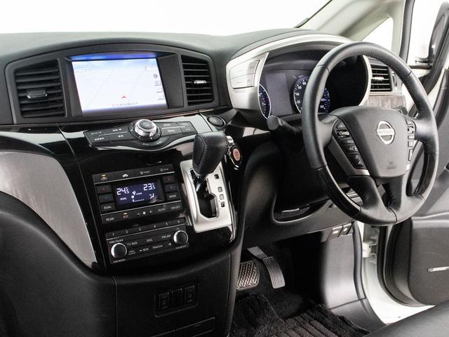 エルグランド ３５０ハイウェイスタープレミアムアーバンクロム　（禁煙車）（ＢＯＳＥサウンドシステム）後席モニター／全周囲カメラ／インテリジェントクルーズコントロール／エマージェンシーブレーキ／標識検知機能／車線逸脱警報／黒本革シート／両側電動スライドドア／ＥＴＣ（41枚目）