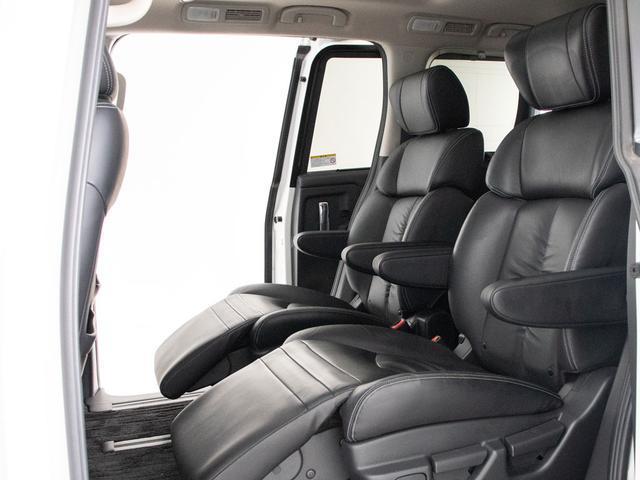 エルグランド ＶＩＰ　（禁煙＆ワンオーナー車両）（３６０°セーフティアシスト）ツインサンルーフ／オートステップ／後席モニター／両側電動スライドドア／黒本革シート／ＡＣ１００Ｖ電源／新品タイヤ／Ｂｌｕ－ｒａｙ再生／記録簿６（31枚目）