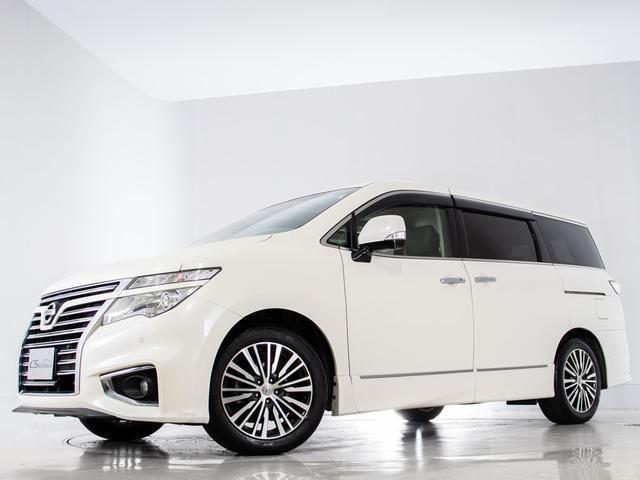 エルグランド ３５０ハイウェイスタープレミアム　（禁煙車）（黒本革シート）インテリジェントクルーズコントロール／エマージェンシーブレーキ／全周囲カメラ／両側電動スライドドア／パワーバックドア／ＡＣ１００Ｖ電源／シートヒーター／後席モニター／フルセグ（14枚目）