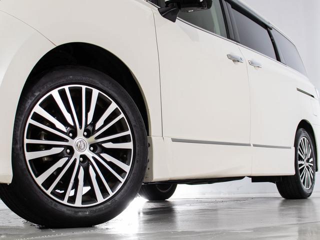 エルグランド ３５０ハイウェイスタープレミアム　（禁煙車）（黒本革シート）インテリジェントクルーズコントロール／エマージェンシーブレーキ／全周囲カメラ／両側電動スライドドア／パワーバックドア／ＡＣ１００Ｖ電源／シートヒーター／後席モニター／フルセグ（15枚目）