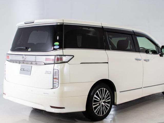 エルグランド ３５０ハイウェイスタープレミアム　（禁煙車）（黒本革シート）インテリジェントクルーズコントロール／エマージェンシーブレーキ／全周囲カメラ／両側電動スライドドア／パワーバックドア／ＡＣ１００Ｖ電源／シートヒーター／後席モニター／フルセグ（20枚目）