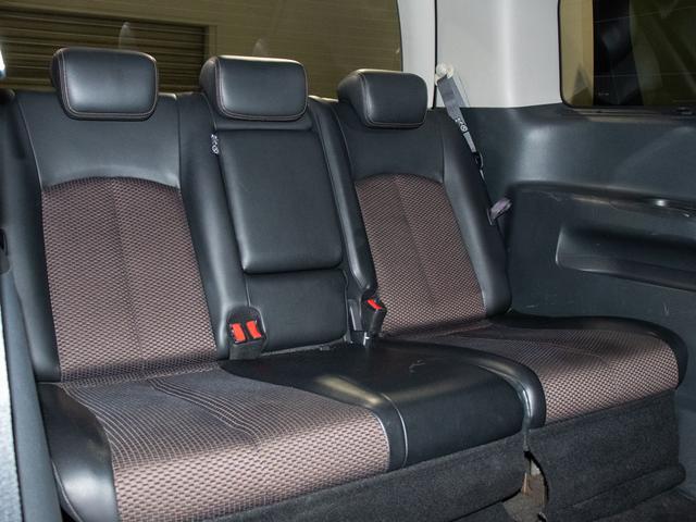 エルグランド 250ハイウェイスター (禁煙車)(ツインサンルーフ)後席モニター/両側電動スライドドア/ハーフレザーシート/バックカメラ/HIDヘッドライト/フルセグTV/後席オットマン/Bluetooth接続/(27枚目)