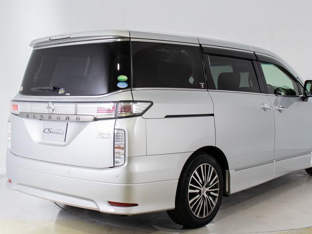 エルグランド ３５０ハイウェイスタープレミアム　（全周囲カメラ）（インテリジェントクルーズコントロール）エマージェンシーブレーキ／黒本革シート／ＡＣ１００Ｖ電源／後席モニター／両側電動スライドドア／パワーシート／シートヒーター／シートメモリー（17枚目）