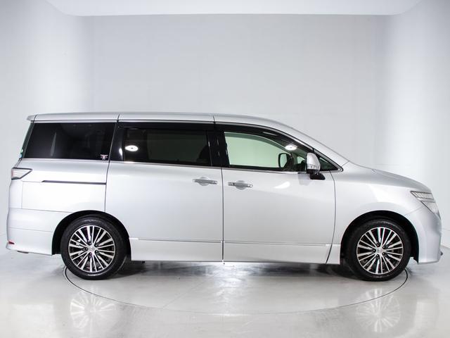 エルグランド ３５０ハイウェイスタープレミアム　（全周囲カメラ）（インテリジェントクルーズコントロール）エマージェンシーブレーキ／黒本革シート／ＡＣ１００Ｖ電源／後席モニター／両側電動スライドドア／パワーシート／シートヒーター／シートメモリー（20枚目）