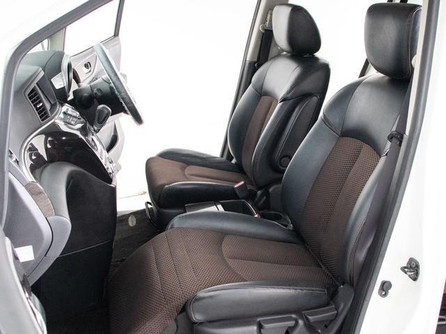 エルグランド ２５０ハイウェイスターアーバンクロム　（点検記録簿１３枚）（ツインサンルーフ）（全周囲カメラ）両側電動スライドドア／後席モニター／ＡＣ１００Ｖ電源／ハーフレザーシート／クリアランスソナー／専用ダークメッキエクステリア／Ｂｌｕｅｔｏｏｔｈ（23枚目）