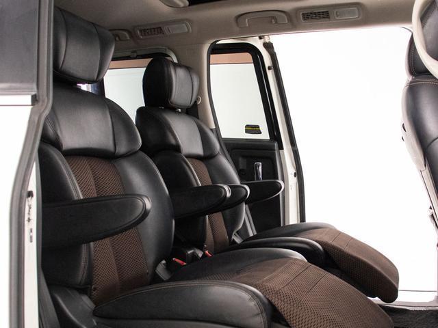 エルグランド ２５０ハイウェイスターアーバンクロム　（点検記録簿１３枚）（ツインサンルーフ）（全周囲カメラ）両側電動スライドドア／後席モニター／ＡＣ１００Ｖ電源／ハーフレザーシート／クリアランスソナー／専用ダークメッキエクステリア／Ｂｌｕｅｔｏｏｔｈ（24枚目）