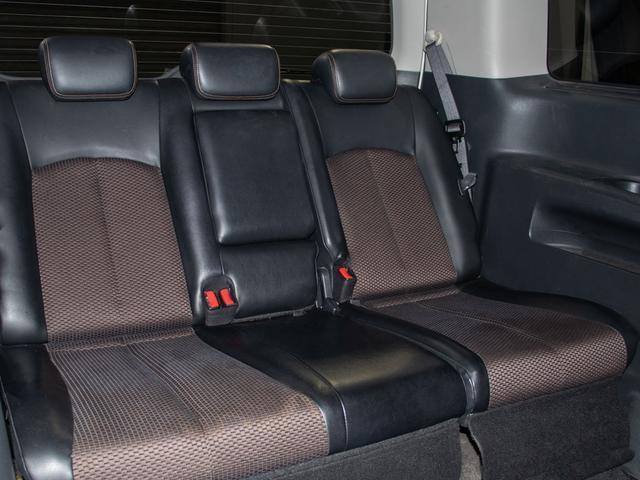 エルグランド ２５０ハイウェイスターアーバンクロム　（点検記録簿１３枚）（ツインサンルーフ）（全周囲カメラ）両側電動スライドドア／後席モニター／ＡＣ１００Ｖ電源／ハーフレザーシート／クリアランスソナー／専用ダークメッキエクステリア／Ｂｌｕｅｔｏｏｔｈ（26枚目）