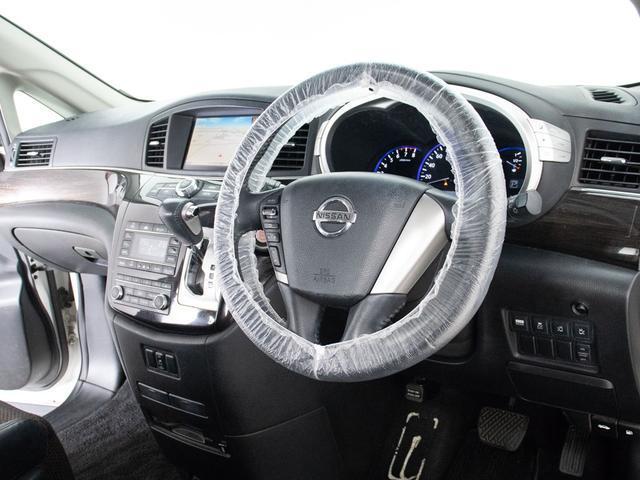 エルグランド ２５０ハイウェイスターアーバンクロム　（点検記録簿１３枚）（ツインサンルーフ）（全周囲カメラ）両側電動スライドドア／後席モニター／ＡＣ１００Ｖ電源／ハーフレザーシート／クリアランスソナー／専用ダークメッキエクステリア／Ｂｌｕｅｔｏｏｔｈ（33枚目）