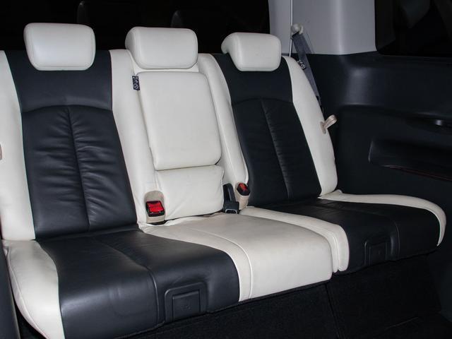 ３列目シートも広々とした空間を御用意！！シートアレンジにて快適スペースを作る事も可能となります！！アレンジパターンも豊富でまさにドライバー思考のお車です！！