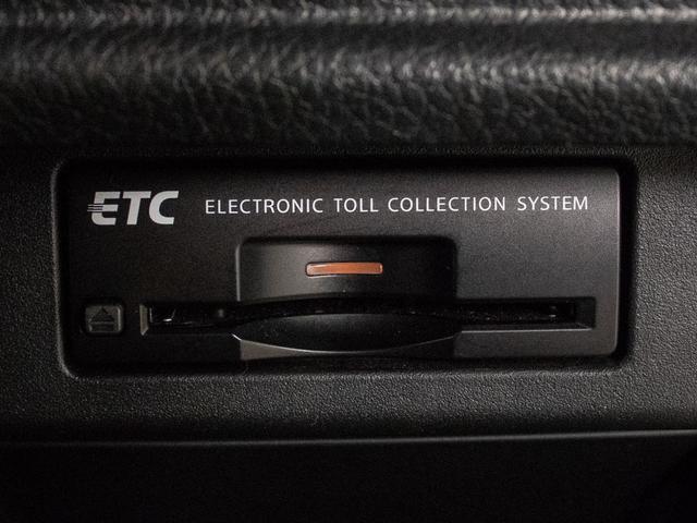 今では必需品のＥＴＣも勿論装備しております！高速道路の料金所も楽々通過できます！ＥＴＣなら高速料金に休日割引きが適用されます！お得にお出かけ出来ますね！