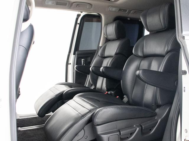 エルグランド ライダー　黒本革シート　マニュアルシート　（禁煙車）（黒本革シート）（サンルーフ）（全方位カメラ）後席モニター／両側自動ドア／ビルトインＥＴＣ／ＡＣ１００Ｖ電源／車高調／クリアランスソナー／Ｂｌｕｅｔｏｏｔｈ接続／フルセグＴＶ／（28枚目）