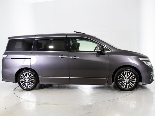 エルグランド ３５０ハイウェイスタープレミアム　（禁煙）（サンルーフ）（ＢＯＳＥサウンド）（保冷温庫マルチファンクションコンソール）黒本革シート／全方位カメラ／後席モニター／前車追従レーダークルーズ／衝突被害軽減装置／両側自動ドア／パワーバックドア（22枚目）