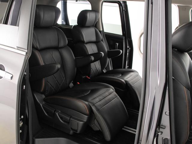 エルグランド ３５０ハイウェイスタープレミアム　（禁煙）（サンルーフ）（ＢＯＳＥサウンド）（保冷温庫マルチファンクションコンソール）黒本革シート／全方位カメラ／後席モニター／前車追従レーダークルーズ／衝突被害軽減装置／両側自動ドア／パワーバックドア（27枚目）