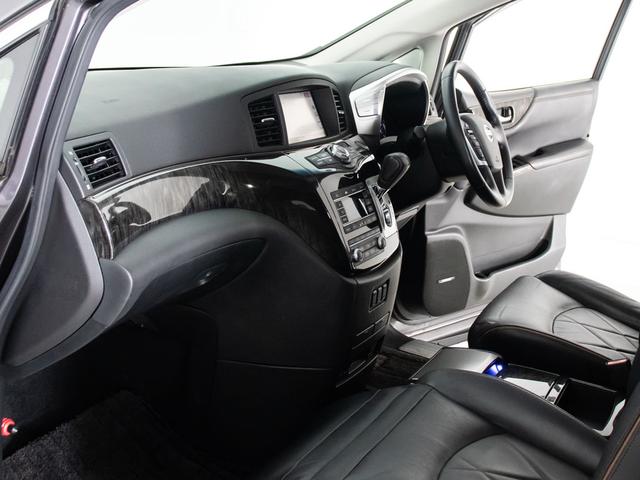 エルグランド ３５０ハイウェイスタープレミアム　（禁煙）（サンルーフ）（ＢＯＳＥサウンド）（保冷温庫マルチファンクションコンソール）黒本革シート／全方位カメラ／後席モニター／前車追従レーダークルーズ／衝突被害軽減装置／両側自動ドア／パワーバックドア（40枚目）