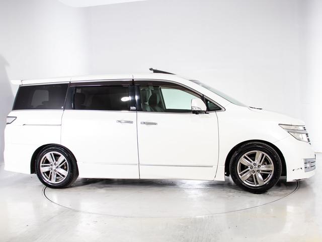 エルグランド ライダー　黒本革シート　マニュアルシート　（ツインサンルーフ）（ＢＯＳＥサウンドシステム）全周囲カメラ／黒本革シート／後席モニター／シートヒーター／ＡＣ１００Ｖ電源／クリアランスソナー／両側電動スライドドア／パワーバックドア／純正ＨＤＤナビ（18枚目）