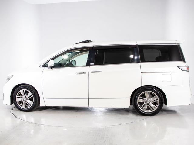 エルグランド ライダー　黒本革シート　マニュアルシート　（ツインサンルーフ）（ＢＯＳＥサウンドシステム）全周囲カメラ／黒本革シート／後席モニター／シートヒーター／ＡＣ１００Ｖ電源／クリアランスソナー／両側電動スライドドア／パワーバックドア／純正ＨＤＤナビ（22枚目）