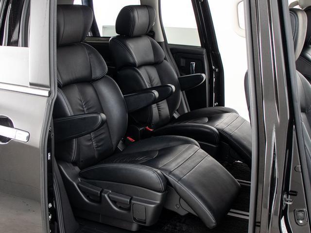 エルグランド ライダー ブラックライン (禁煙車)(黒本革シート)インテリジェントクルーズコントロール/エマージェンシーブレーキ/25年製TOYOタイヤ/標識検知機能/車線逸脱警報/カラーバックカメラ/両側電動スライドドア/後席モニター/(29枚目)