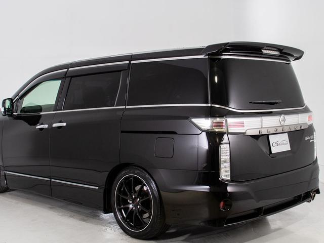 エルグランド ライダー　ハイパフォーマンススペック　ブラックライン　（ＢＯＳＥサウンド）全周囲カメラ／ＴＥＩＮ車高調／ＡＹＳ１９インチホイール／黒本革シート／後席モニター／両側電動スライドドア／パワーバックドア／ＡＣ１００Ｖ電源／専用マフラー・ＥＣＵ／ＥＴＣ／純正ナビ（22枚目）