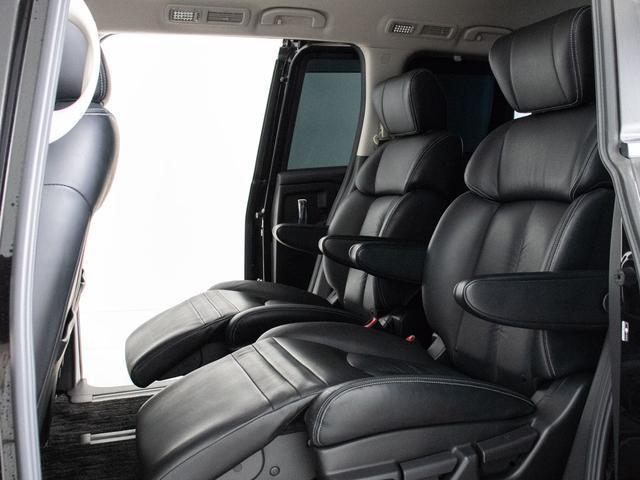 エルグランド ライダー　ハイパフォーマンススペック　ブラックライン　（ＢＯＳＥサウンド）全周囲カメラ／ＴＥＩＮ車高調／ＡＹＳ１９インチホイール／黒本革シート／後席モニター／両側電動スライドドア／パワーバックドア／ＡＣ１００Ｖ電源／専用マフラー・ＥＣＵ／ＥＴＣ／純正ナビ（31枚目）